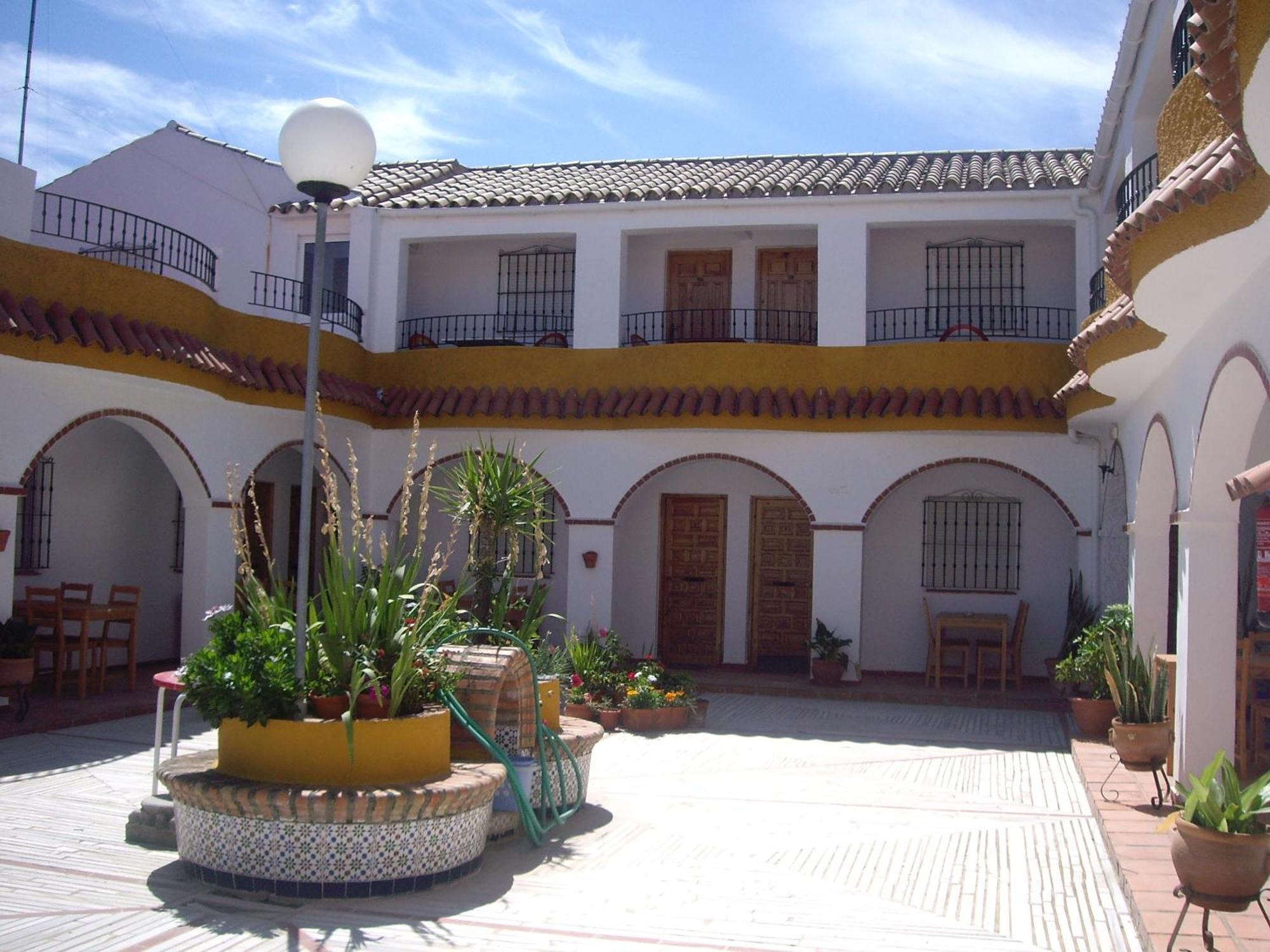 Hostal Mini Golf Los Canos De Meca Bagian luar foto