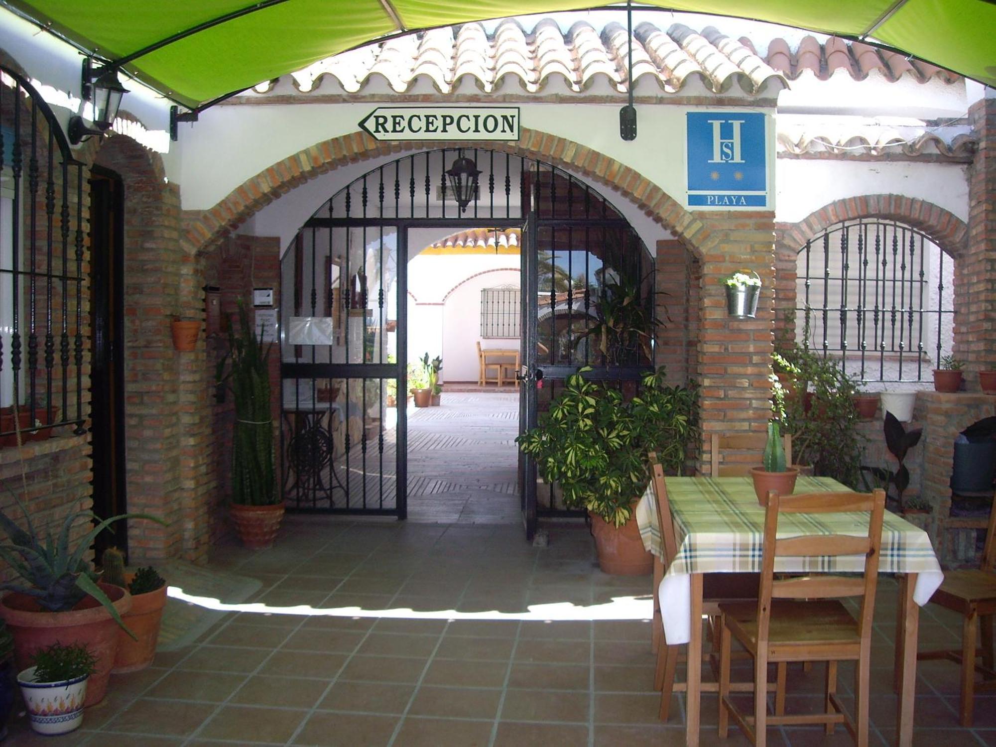 Hostal Mini Golf Los Canos De Meca Bagian luar foto