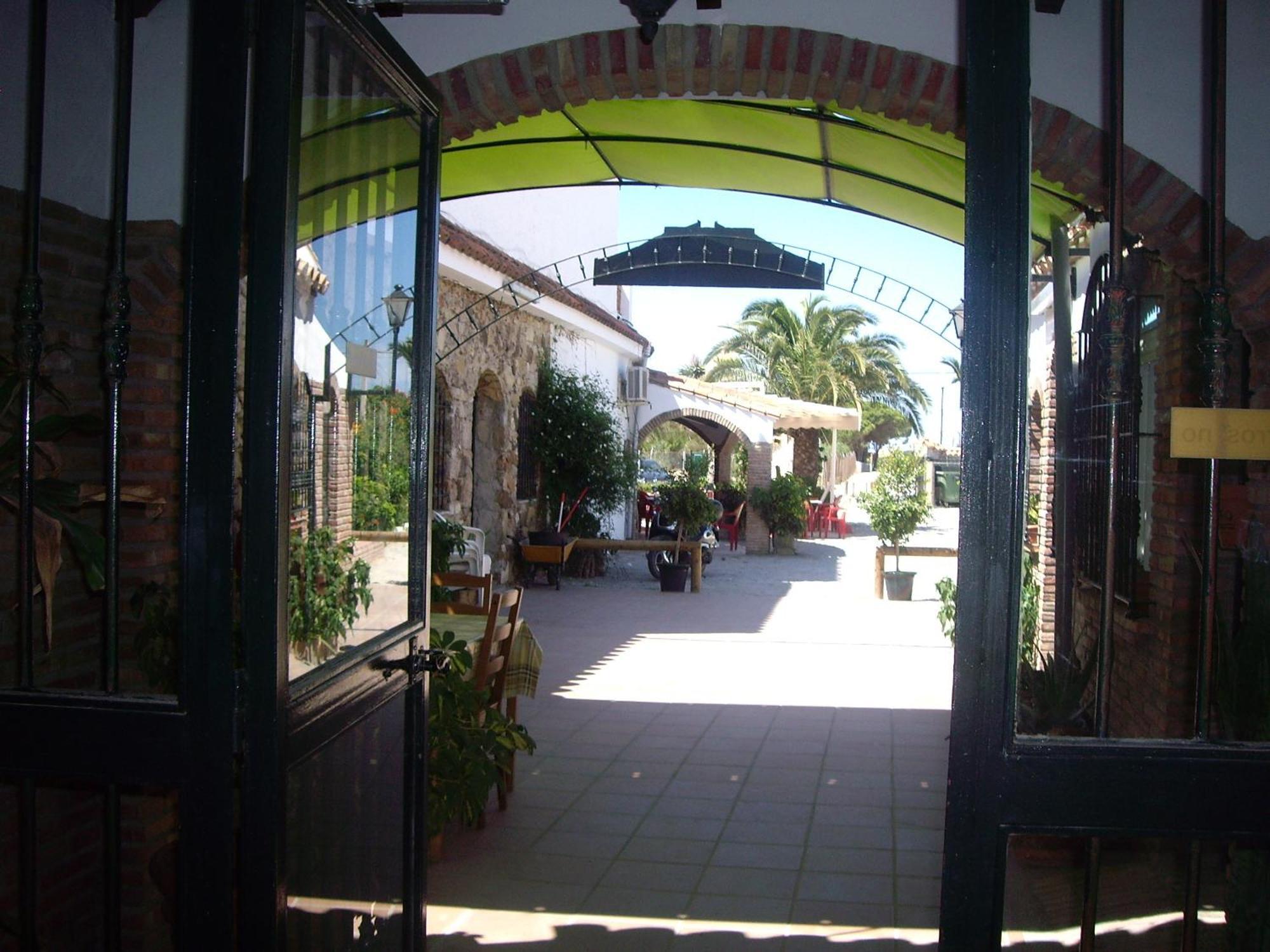 Hostal Mini Golf Los Canos De Meca Bagian luar foto