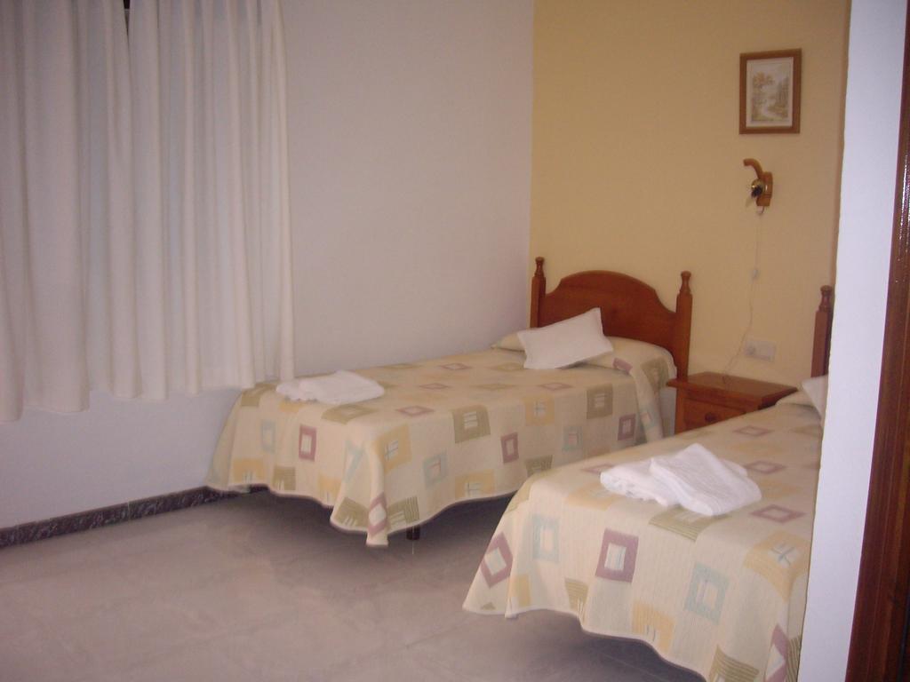 Hostal Mini Golf Los Canos De Meca Ruang foto