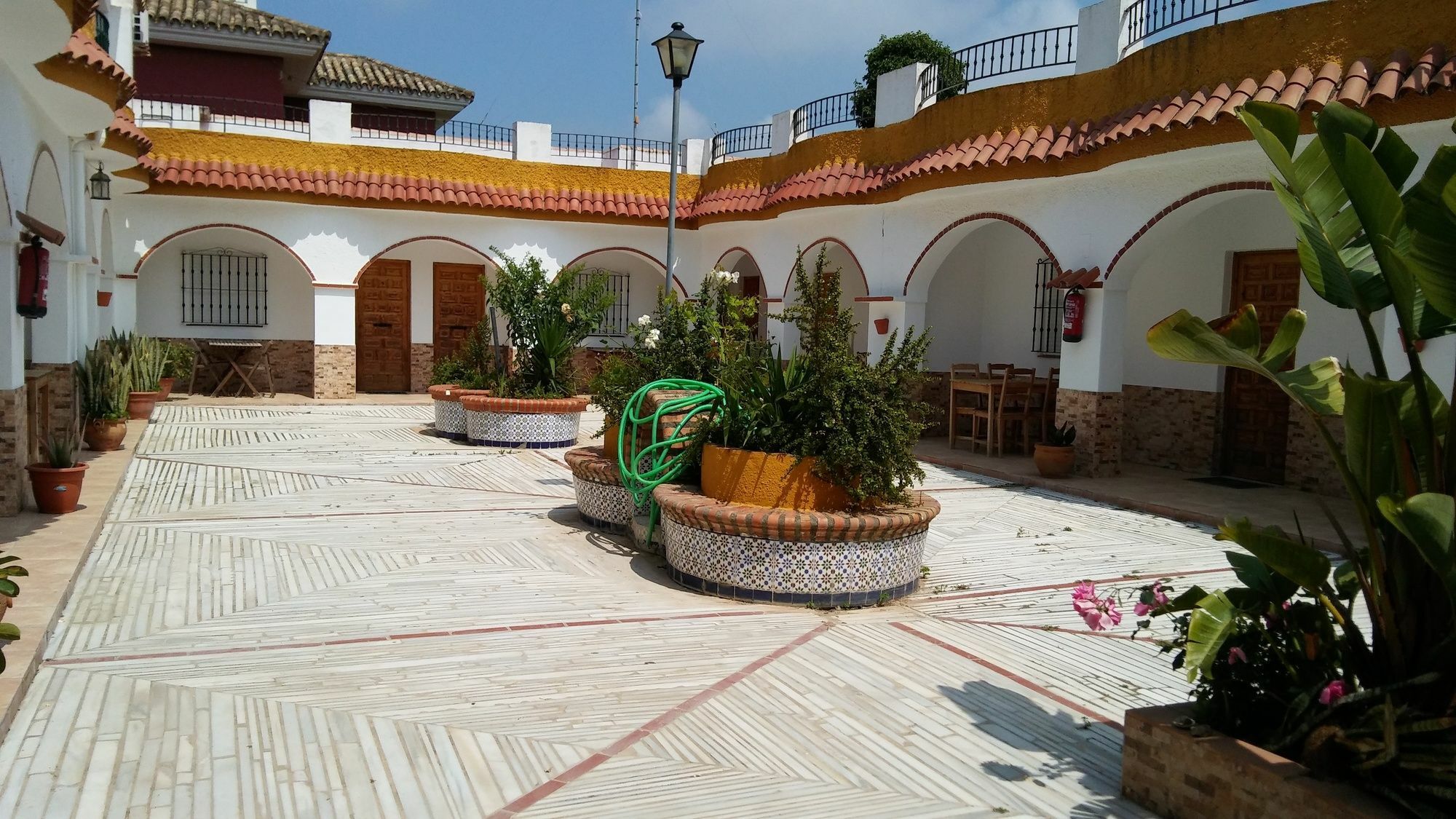 Hostal Mini Golf Los Canos De Meca Bagian luar foto