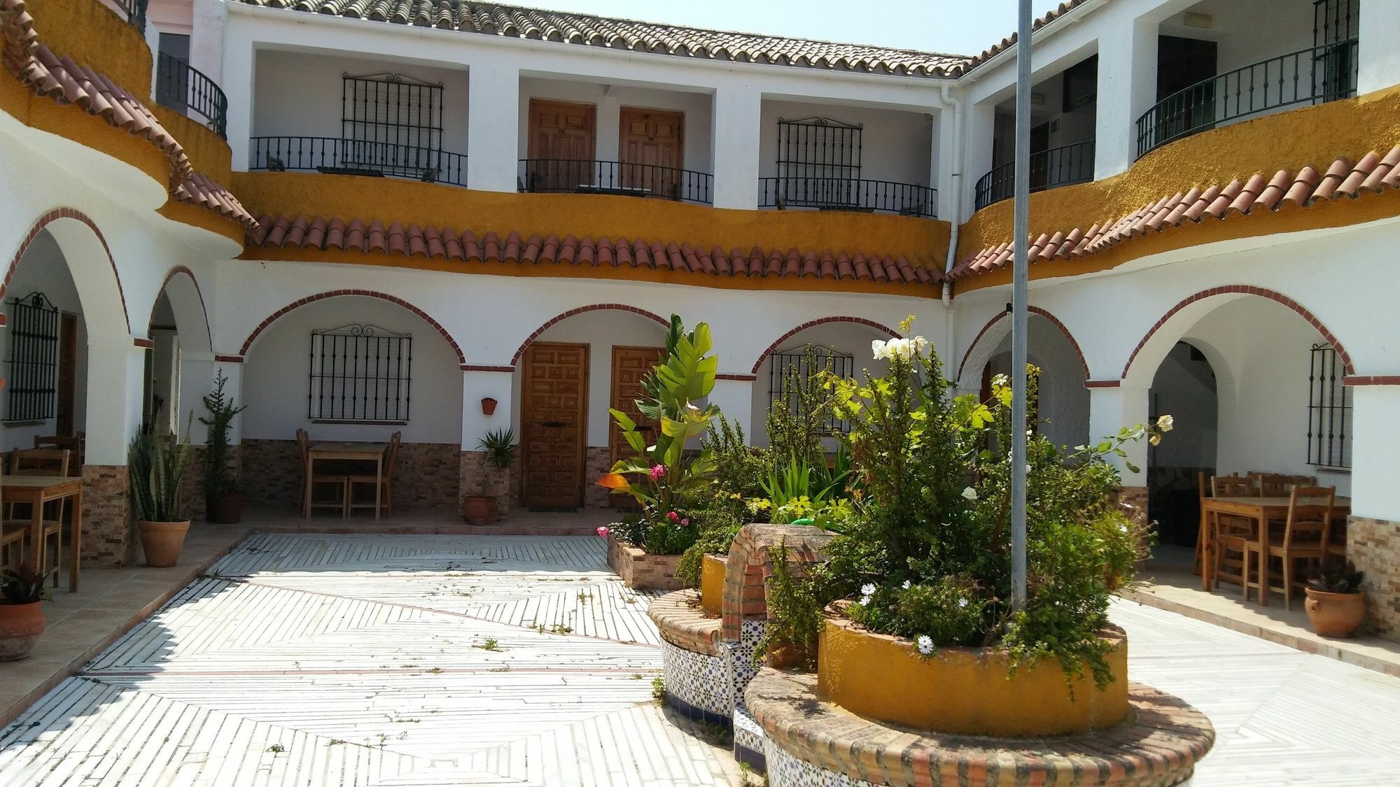 Hostal Mini Golf Los Canos De Meca Bagian luar foto