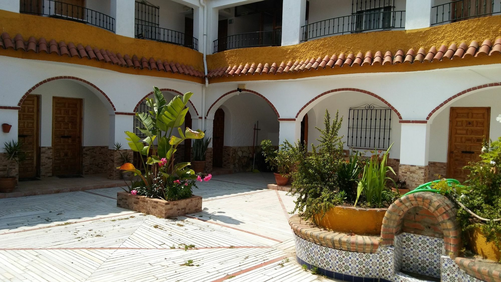 Hostal Mini Golf Los Canos De Meca Bagian luar foto